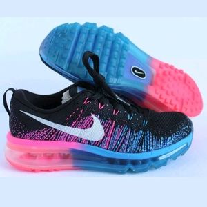 Nike Flyknit Max Sneakers